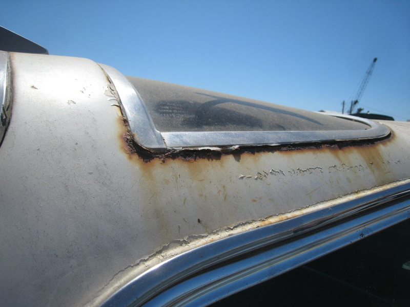 Illustration for article titled Oldsmobile Vista Cruiser Gets Last View Of California Sky Through Roof Windows